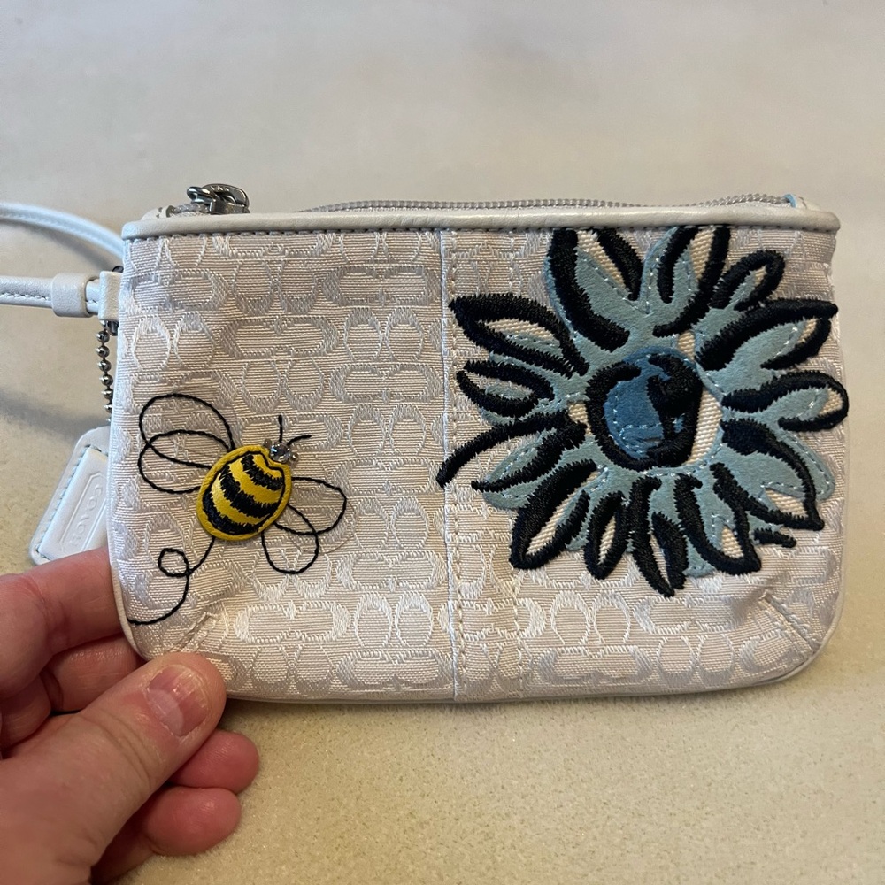 Coach Vintage Limited Edition Floral Bumblebee Signature Tote Bag/Wristlet Set - Picture 13 of 16